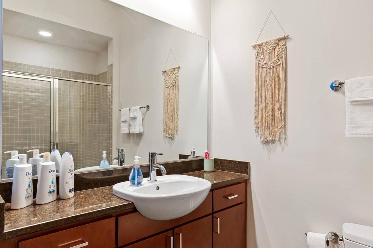 Trifecta Ace Location Pool & Gym Superhost Apartment Charlotte Room photo