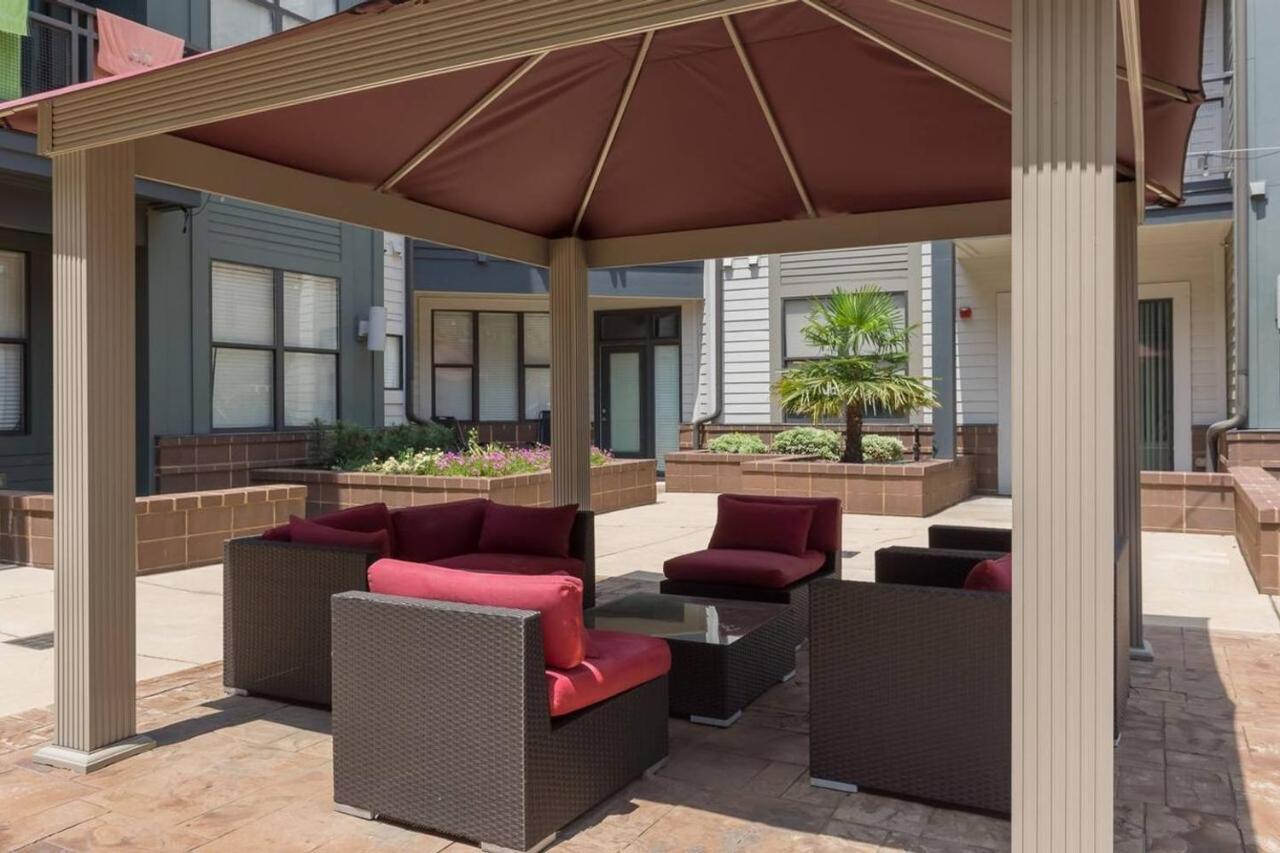 Trifecta Ace Location Pool & Gym Superhost Apartment Charlotte Room photo