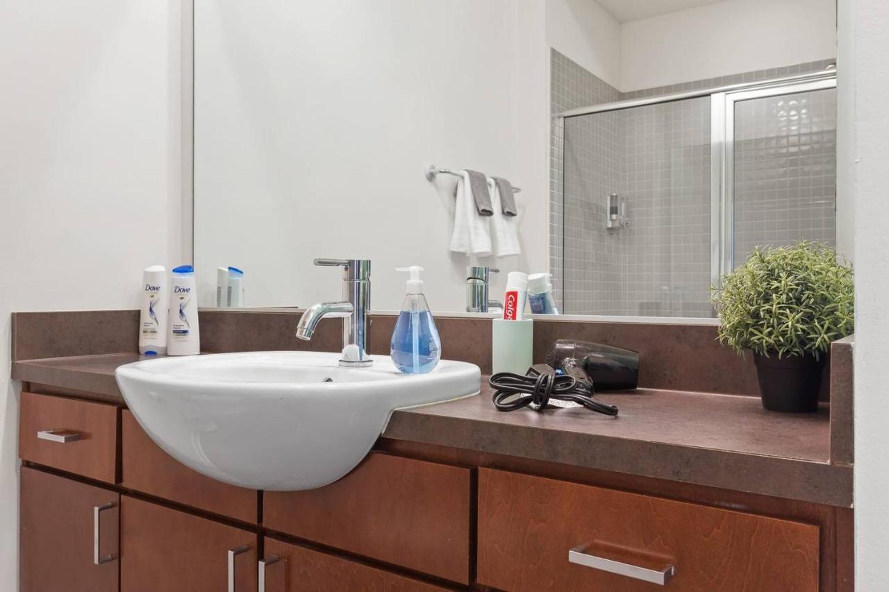 Trifecta Ace Location Pool & Gym Superhost Apartment Charlotte Exterior photo
