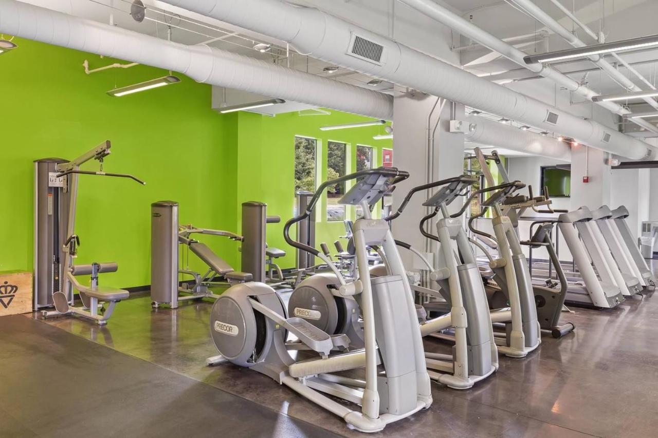 Trifecta Ace Location Pool & Gym Superhost Apartment Charlotte Exterior photo