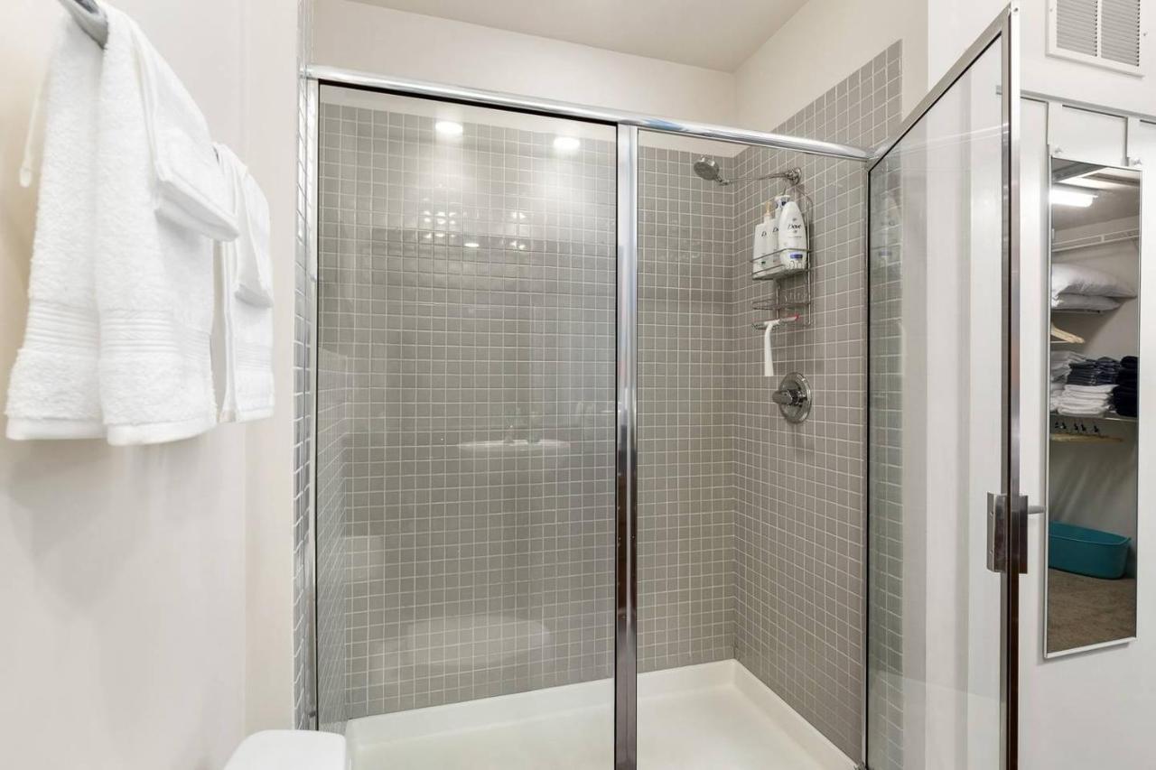 Trifecta Ace Location Pool & Gym Superhost Apartment Charlotte Exterior photo